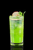 Green lemonade with tarragon, apple and mint