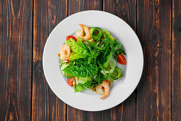 Salad with prawns, rocket, cucumber and cherry tomatoes