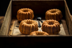 Small lemon bundt cakes