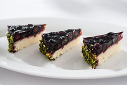 Blueberry cake with pistachios