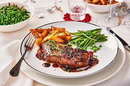 Sirloin steak with potato wedges and green beans