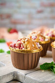 Oat muffins with strawberries