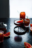 Negroni mit Pink Grapefruit