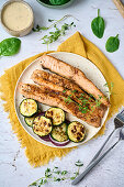 Grilled salmon with courgette and red onions