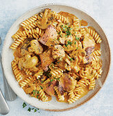 Boeuf Stroganoff mit cremiger Currysauce und Fusilli