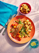 Salmon fillet with green beans, tomatoes and fried potatoes