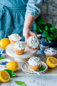 Zitronen-Meringue-Cupcakes