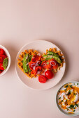 Waffeln mit Avocado und Räucherlachs