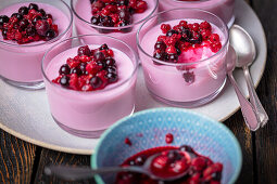 Berry and yoghurt jelly