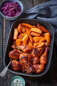 Chicken drumsticks with sweet potatoes and yoghurt sauce