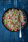 Rice salad with grapes, broad beans and walnuts