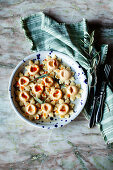 Ravioli gefüllt mit Wurst und Taleggio