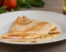 Crêpe with cheese and ham