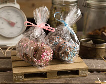 Chocolate daler with sugar sprinkles to give as a gift