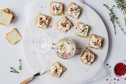 Cream cheese spread with pink pepper and thyme on toast