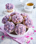 Muffin-Strauß mit Hortensien-Topping