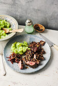 Entrecôte vom Grill mit Portweinzwiebeln mit Kartoffel-Petersilien-Stampf