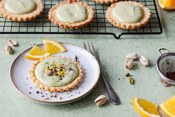 Shortbread with pistachio cream