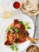 Gegrillter Snapper aus Bananenblättern auf Yucatan-Art