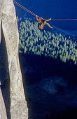Tyrolean Traverse from Lost Arrow Spire, Big Wall Klettern, Yosemite Valley, California, USA
