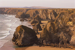 Küstenlandschaft, Bedruthan Steps, Newquay, Cornwall, England, Großbritannien