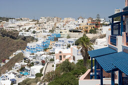 Klippe von Fira mit Häuser und Hotels, Fira, Santorini, Kykladen, Griechenland