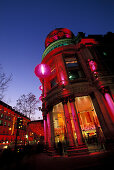 Das beleuchtete Kaufhaus Printemps am Abend, Paris, Frankreich, Europa
