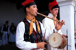 Two young men wearing traditional clothes playing traditional music, Folklore, Tanz, Musik, Sant Miquel, Ibiza Balearen, Spanien