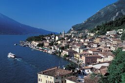 Erhöhte Ansicht von Trentino und Gardasee, Ostufer, Gardasee, Trentino,  Italien