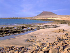 Playa del Salado, Montana Amarilla, Bahia del Salado, La Graciosa Kanarische Inseln, Spanien, near Lanzarote