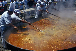 Riesen-Fideuá Nudelpaella, 1. Mai, Passeig de Colom, Barcelona Katalonien, Spanien