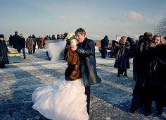 Braut und Bräutigam tanzen, Hochzeit, Sperlingsberge, Moskau, Russland