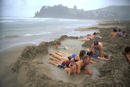 Hotwater Beach, Coromandel Peninsula, families, bathing in hot water on beach, Coromandel, North Island, New Zealand, Coromandel Halbinsel