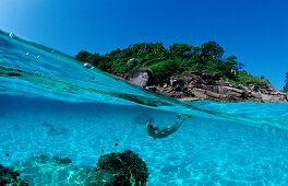 Schnorcheln vor tropischer Insel, Snorkeling near, Snorkeling near a tropical island