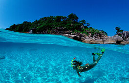 Schnorcheln vor tropischer Insel, Snorkeling near, Snorkeling near a tropical island