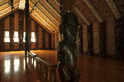 Whare runanga, meeting house, official meeting house for all of New Zealand, wood carving decoration, Maori Versammlungshaus, Waitangi, bei Paihia, 1940 gebaut