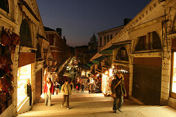 Rialto Markt am Abend in San Polo, Venedig, Italien