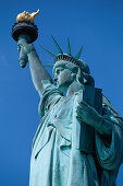 Freiheitsstatue unter blauem Himmel, New York City, USA, Amerika