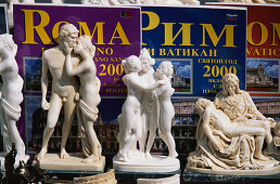 Skulpturen vor Rom 2000 Büchern, Rom, Italien