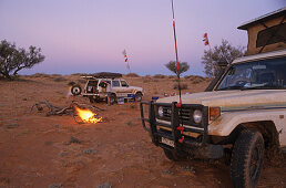 4WD Campfire, Simpson Desert crossing, Australien, South Australia, 4WD vehicles and campfire, Simpson Desert