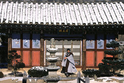 Monk in Haein-sa monastery UNESCO world heritage, , Haein-sa, Kayasan National Park South Korea, Asia