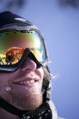 Young man wearing reflective ski googles, portait, Kuehtai, Tyrol, Austria
