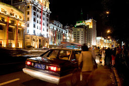 Prachtbauten am Bund, nachts,colonial architecture, at night, Zhongshan Road, Taxi
