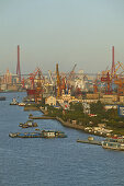 Shanghai Harbour,Huangpu-River, Hafens, Huangpu-Fluß, Innenstadt und Pudong, Huangpu-River, Schiffsverkehr, shipping docks, in between Catholic church, Kirche