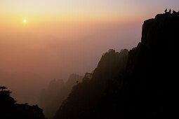 Sonnenaufgang, Huang Shan,Sonnenaufgang, Bergsilhouette, Huang Shan, Anhui province, UNESCO, Weltkulturerbe, China, Asien