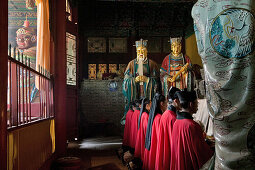 Zhongyue Kloster, Song Shan,Taoistische Mönche im Zhongyue Kloster, im ShaolinTal, daoistisch-buddhistischer Berg, Song Shan, Provinz Henan, China, Asien