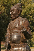 Wächterstatuen, Song Shan,Tempelwächter aus Gußeisen im im Vorhof des Kloster Zhongyue, taoistischer Tempel,  Zhongyue, daoistisch-buddhistischer Berg Song Shan, Provinz Henan, China, Asien