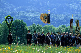 Procession in traditional dress, pilgrimage to Raiten, Schleching, Chiemgau, Upper Bavaria, Bavaria, Germany