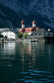 Kirche von St. Bartholomä am Königssee, Berchtesgadener Alpen, Oberbayern, Bayern, Deutschland