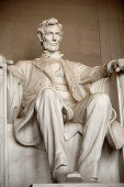 Statue of president Abraham Lincoln, Lincoln Memorial, Washington DC, America, USA